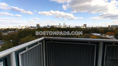 Brookline 3 Beds 1.5 Baths  Boston University - $5,200 No Fee