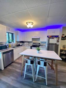 East Boston Great 1 bed 1 bath available 2/1 on Decatur St in East Boston! Boston - $2,625 No Fee