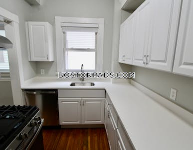 Lynn Excellent 2 Bed 1 bath available NOW on Estes St in Lynn! - $2,500 50% Fee