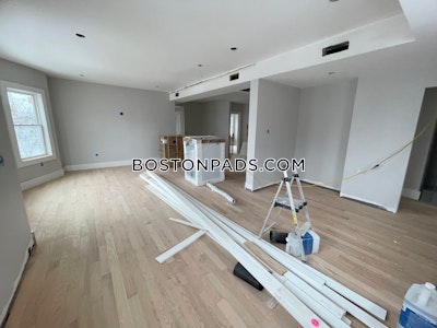 Medford Posh 4 Beds 2 Baths  Tufts - $8,400
