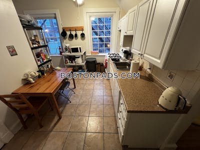 Brookline 3 Bed 1 Bath BROOKLINE- BOSTON UNIVERSITY $5,100 Boston University - $4,900