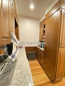 Medford 5 Beds 1 Bath  Tufts - $5,800 No Fee