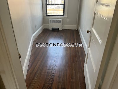 Brookline 2 Bed 1 Bath BROOKLINE  Chestnut Hill - $4,595