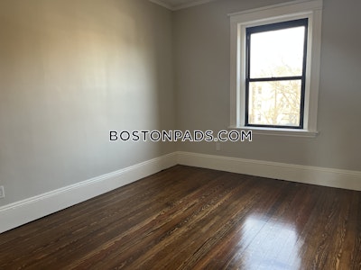 Brookline 3 Bed 1 Bath BROOKLINE  Beaconsfield - $4,995