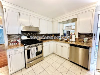 Brookline 3 Beds 3 Baths  Chestnut Hill - $6,000 No Fee
