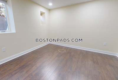 Medford 5 Beds 5.5 Baths  Wellington - $5,995