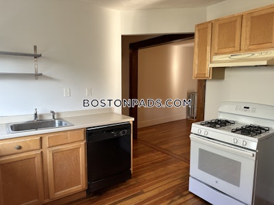 Medford 3 Beds 1 Bath  Tufts - $3,900