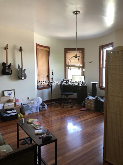 Jamaica Plain 3 Beds 1 Bath Boston - $3,800 No Fee