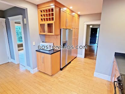 Brookline 3 Bed 1 Bath BROOKLINE- WASHINGTON SQUARE $4,400  Washington Square - $4,600 50% Fee