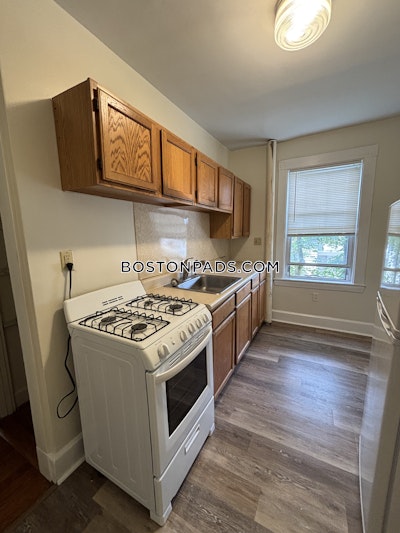Somerville 1 Bed 1 Bath  Winter Hill - $2,150 No Fee