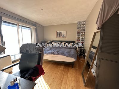 Newton 1 Bed 1 Bath NEWTON  Newtonville - $2,100