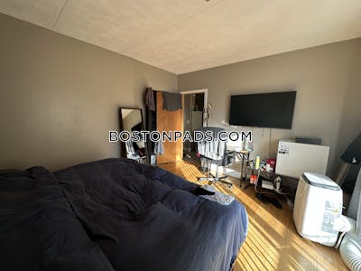 Newton 1 Bed 1 Bath NEWTON  Newtonville - $2,100