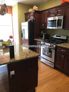 Medford Renovated 3 Bed 2 Bath available 6/1/24 on Lyman Ave in Medford!  Tufts - $3,300