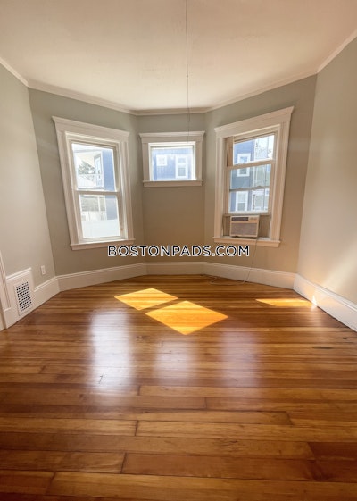 Dorchester/south Boston Border 3 Bed 1 Bath BOSTON Boston - $3,400 50% Fee