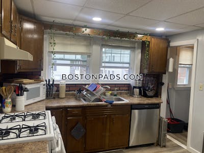 Somerville 3 Beds 1 Bath  Tufts - $3,900