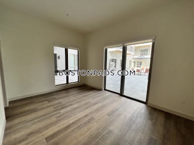 Newton Newly renovated Studio 1 bath available NOW on Los Angeles St in Newton!   Newtonville - $3,101