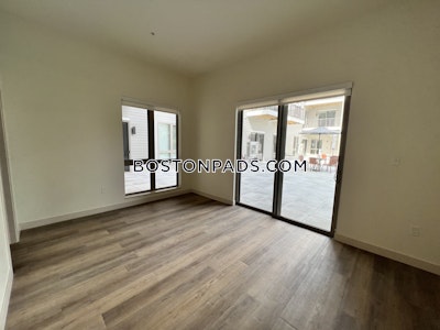 Newton Newly renovated Studio 1 bath available NOW on Los Angeles St in Newton!   Newtonville - $3,101