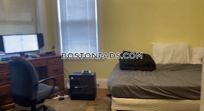 Medford 3 Beds 1 Bath  Tufts - $3,450