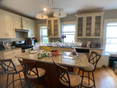 Medford Renovated 3 bed 1 bath available 6/1/24 on Greenleaf Ave in Medford!!  Tufts - $3,900