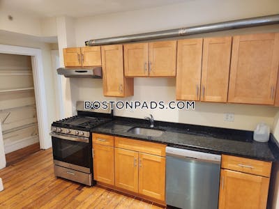 Framingham Apartment for rent 3 Bedrooms 1 Bath - $3,000 No Fee
