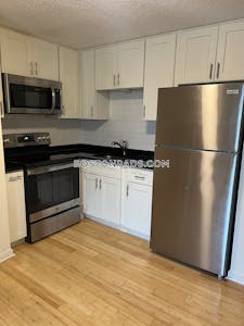 Hyannis 1 bedroom 1 baths in HYANNIS - $1,900 No Fee