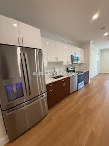 Brookline 2 bedroom 2 baths in BROOKLINE  Chestnut Hill - $4,450 No Fee
