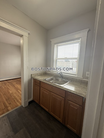 Lynn 1 bedroom 1 baths in LYNN - $1,700 No Fee